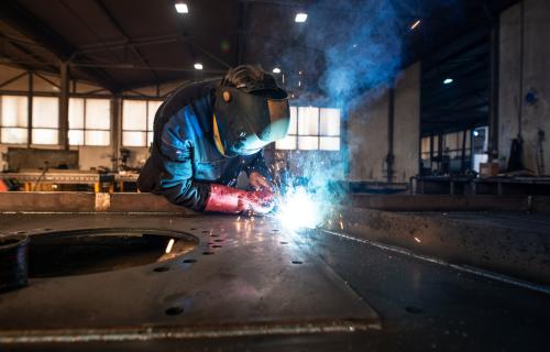 Рабочая профессия сварщик. Плюсы и минусы. Специализация. Разряды сварщиков.